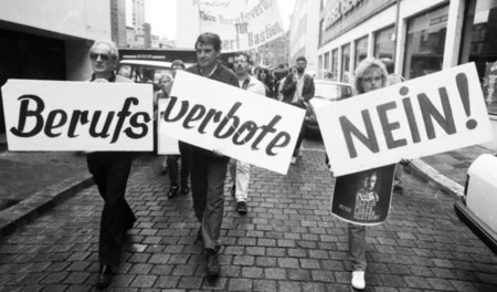 Der Kampf um Wiedergutmachung ist lang. Proteste gegen Berufsver... Der Kampf um Wiedergutmachung ist lang. Proteste gegen Berufsver...