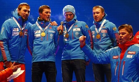 »Unvergesslich«: Vier Biathleten und TV-Mann Guberniew (r.) bei ... »Unvergesslich«: Vier Biathleten und TV-Mann Guberniew (r.) bei ...
