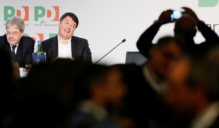 Matteo Renzi (rechts) und Ministerpräsident Paolo Gentiloni am S...