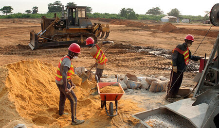 Versuch der Beschwichtigung: Mit der finanziellen Hilfe Chinas b...