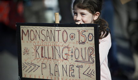 Anhaltender Widerstand: Protestaktion gegen Monsanto und genmani...