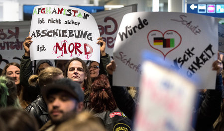 »Eigentlich nur Wahlkampf«: Demonstranten am Mittwoch abend auf ...