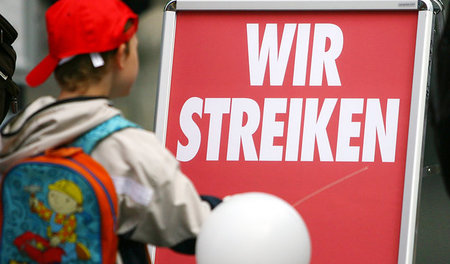 Heute geschlossen: Am Donnerstag streikten Beschäftigte der AWO ...