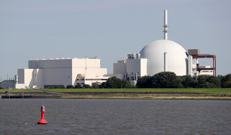 Alles andere als sicher: Das Kernkraftwerk Brokdorf in Schleswig...