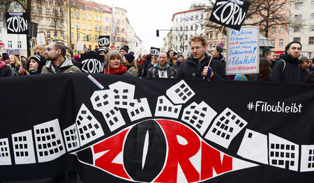 Am Sonnabend demonstrierten mehrere hundert Menschen in Berlin-K...