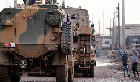 Türkische Panzer am 9. Januar auf dem Weg nach Al-Bab