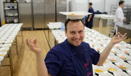 Auch Tim Raue versuchte sich schon in »Kitchen Impossible«