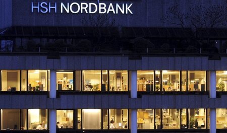 Noch sind die Lichter nicht aus (Zentrale der HSH Nordbank in Ha...