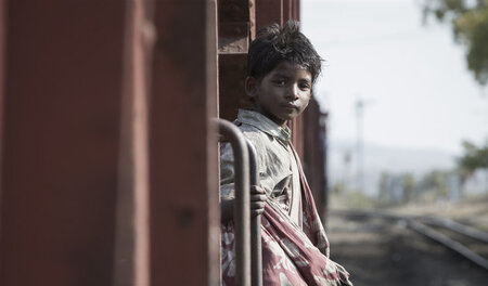 Verlorener, als Oliver Twist es je hätte sein können: Saroo (Sun...