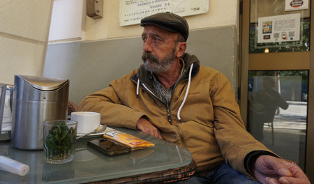 José Palazón in einem Café, das ihm als »Büro« diente