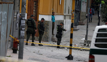 Polizeiabsperrungen nahe der Stierkampfarena in Bogotá nach dem ...