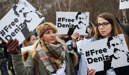 Protest gegen die Verfolgung von Journalisten am Dienstag vor de...