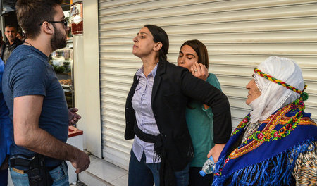 Widerstand gegen Repression: Das Bild zeigt die HDP-Abgeordnete ...