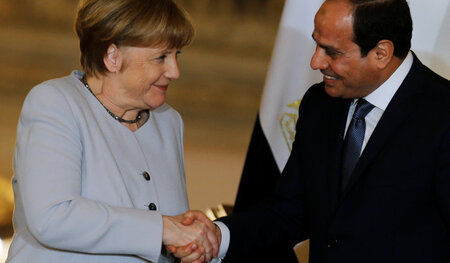 Ein Herz und eine Seele: Angela Merkel und Abdel Fattah Al-Sisi ... Ein Herz und eine Seele: Angela Merkel und Abdel Fattah Al-Sisi ...