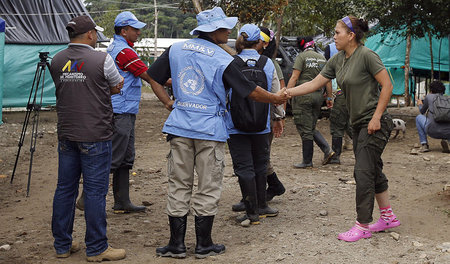UN-Beobachter am Mittwoch in einem Sammellager der FARC in La Ca... UN-Beobachter am Mittwoch in einem Sammellager der FARC in La Ca...