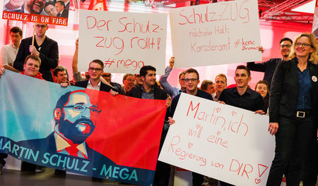 Reichlich euphorisiert: Schulz-Fans auf einer SPD-Veranstaltung ...