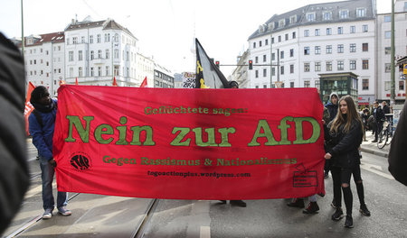 Bündnis gegen rechts demonstriert in Berlin gegen Aufmarsch von ...