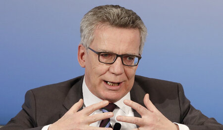 Bundesinnenminister Thomas de Maizière zeigte sich am Freitag en...