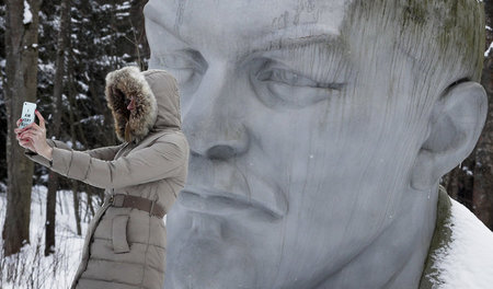 Lenin, mein Handy und ich (St. Petersburg, 25. Februar 2017)