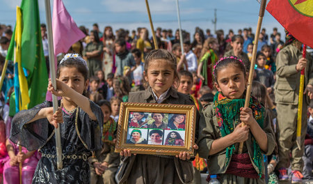 Auch die getöteten kurdischen Kämpferinnen wurden am 8. März in ...
