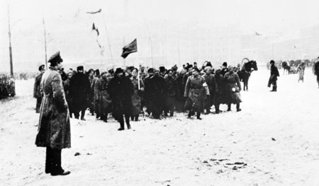 Nicht zögern, sondern die Revolution machen: Demonstration in Mo...