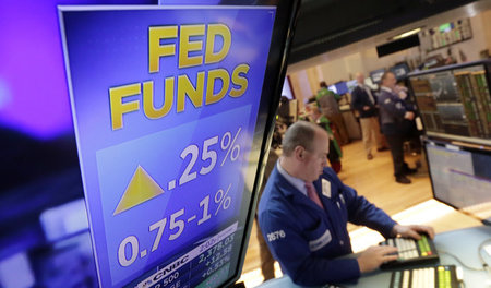 Info am Mittwoch über US-Zinsschritt. An der New York Stock Exch...