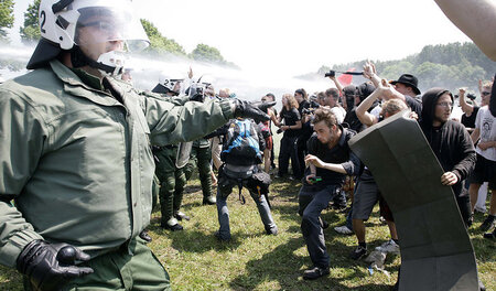 Während des G-8-Gipfels 2007 In Heiligendamm hatte die Polizei o... Während des G-8-Gipfels 2007 In Heiligendamm hatte die Polizei o...