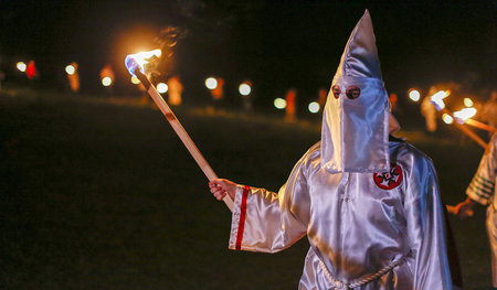 The horror, the horror, the horror: KKK-Zeremonie im April 2016 ...
