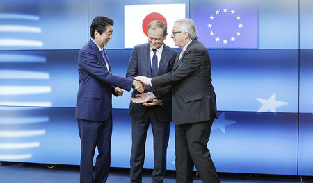 Die Zukunft wird in der EU ausgeknobelt: Japans Premier Shinzo A... Die Zukunft wird in der EU ausgeknobelt: Japans Premier Shinzo A...