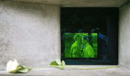 Denkmal für verfolgte Homosexuelle während der Nazizeit in Berli...
