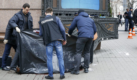 Spurensicherung nach dem Mord an Denis Woronenkow am Donnerstag ...