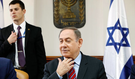 Israels Ministerpräsident Benjamin Netanjahu bei einer Kabinetts... Israels Ministerpräsident Benjamin Netanjahu bei einer Kabinetts...
