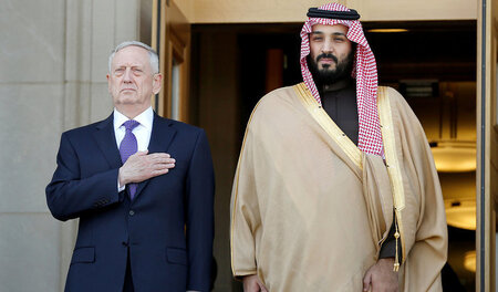 US-Verteidigungsminister James Mattis (links) mit seinem saudisc... US-Verteidigungsminister James Mattis (links) mit seinem saudisc...