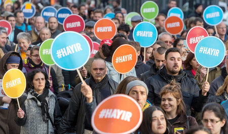 Für ein »Hayir« (»Nein«) zum Präsidialsystem in der Türkei beim ... Für ein »Hayir« (»Nein«) zum Präsidialsystem in der Türkei beim ...