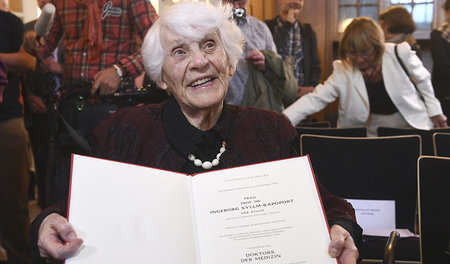 Prof. Ingeborg Rapoport am 9. Juni 2015 in Hamburg bei der Entge... Prof. Ingeborg Rapoport am 9. Juni 2015 in Hamburg bei der Entge...
