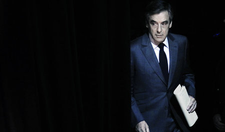 Präsidentschaftskandidat François Fillon vor einem Auftritt in P... Präsidentschaftskandidat François Fillon vor einem Auftritt in P...