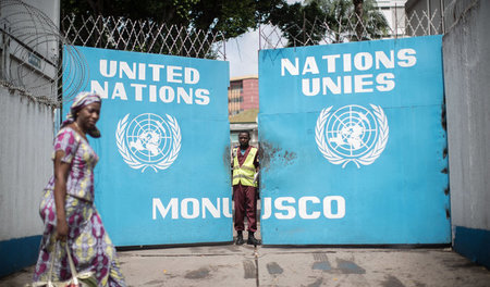 Das Tor zum Hauptquartier der MONUSCO, der Friedensmission der V...