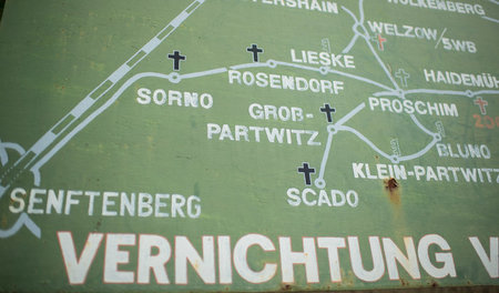 Auf einer Tafel hat das Bündnis »Ende Gelände« die Orte markiert...