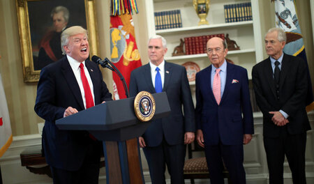 Präsident Trump am Freitag in Washington nach Unterzeichnung sei... Präsident Trump am Freitag in Washington nach Unterzeichnung sei...