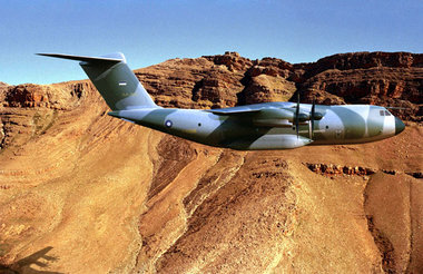 Mit dem Militärtransporter A400M und anderen Rüstungsprojekten w...