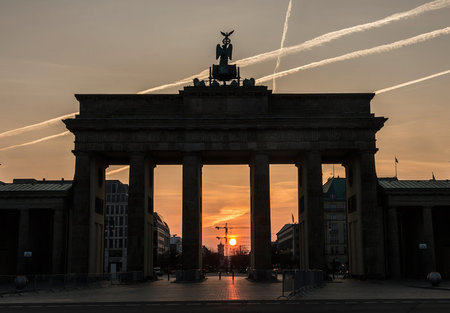 Dunkel war’s am Montag abend am Brandenburger Tor. Nach Anschläg...