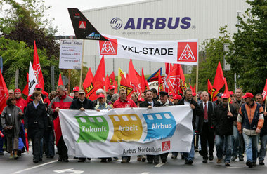 Bald wieder auf der Straße?: Airbus-Beschäftigte in Nordenham (h...