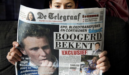 Das waren noch Zeiten: Leserin mit Boulevardblatt 2013. Allein 2...