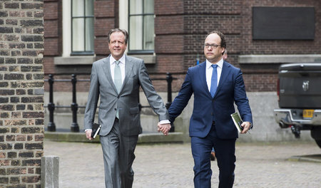 Alexander Pechtold (links) und Wouter Koolmees, zwei Politiker d...