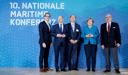 Für das Album: Minister Dobrindt, Bürgermeister Scholz, ISO-Gene... Für das Album: Minister Dobrindt, Bürgermeister Scholz, ISO-Gene...