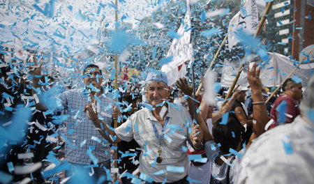 Freude über die eigene Stärke: Millionen Argentinier folgten am ...