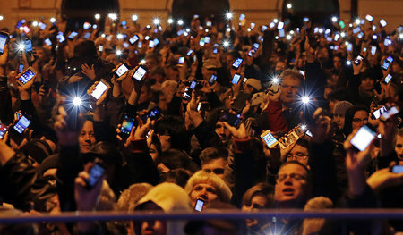 »Demokratisches Bürgernetz« statt »Internet der Konzerne«: Prote... »Demokratisches Bürgernetz« statt »Internet der Konzerne«: Prote...