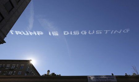 Statement am Himmel über Pasadena (USA)