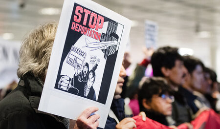 »Abschiebungen stoppen«: Demonstration des bayerischen Flüchtlin...