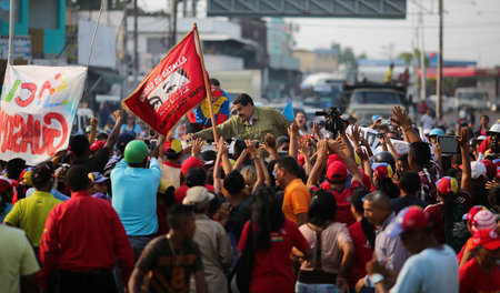 Venezuelas Präsident Nicolás Maduro am 4. April mit Anhängern in...